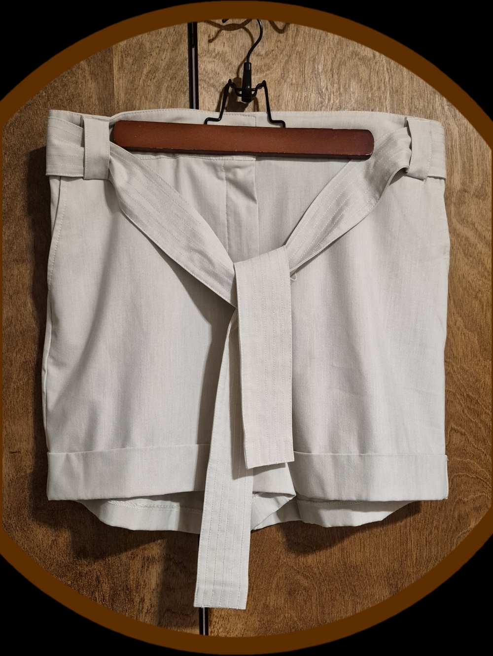 Rachael Zoe Beige Tailored High  Waisted Belted Relaxed Fit Cuff Hemed  Shorts